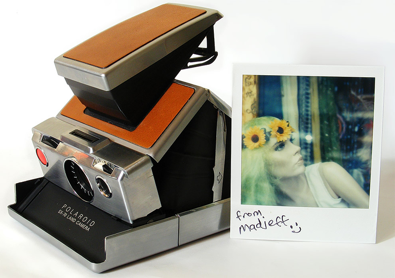 Illustration for article titled Polaroid SX-70: The Joy of Instant Photography Before Digital